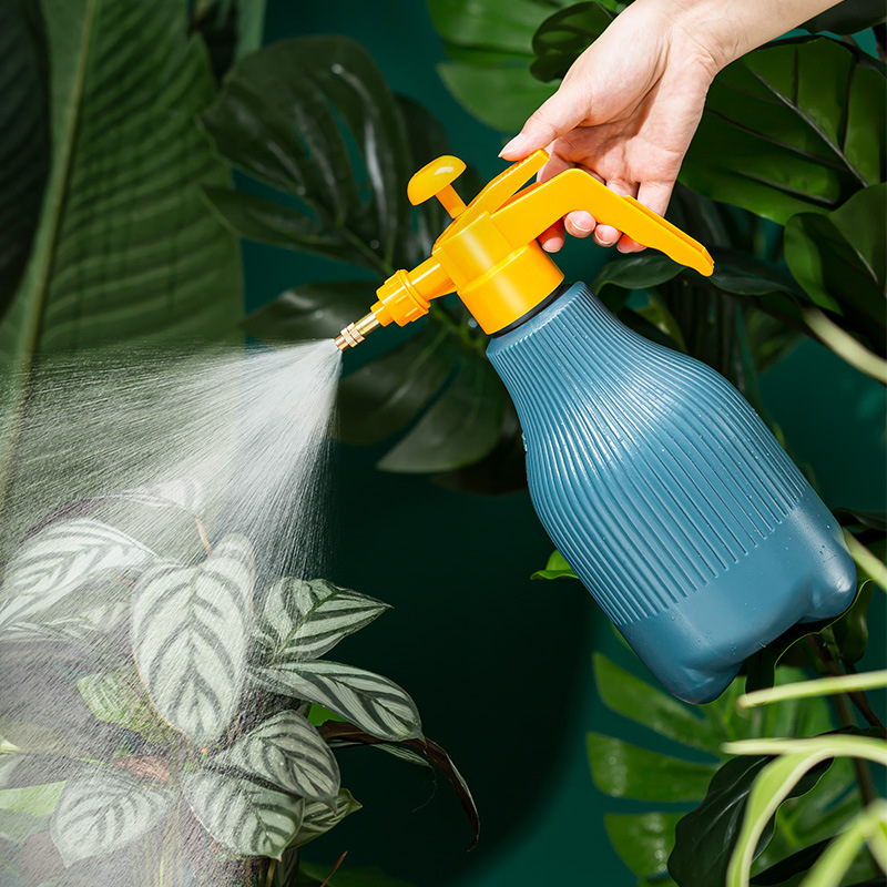 Nordic Spray Bottle with Pressure Pump - for Effective Plant Watering-Homelova