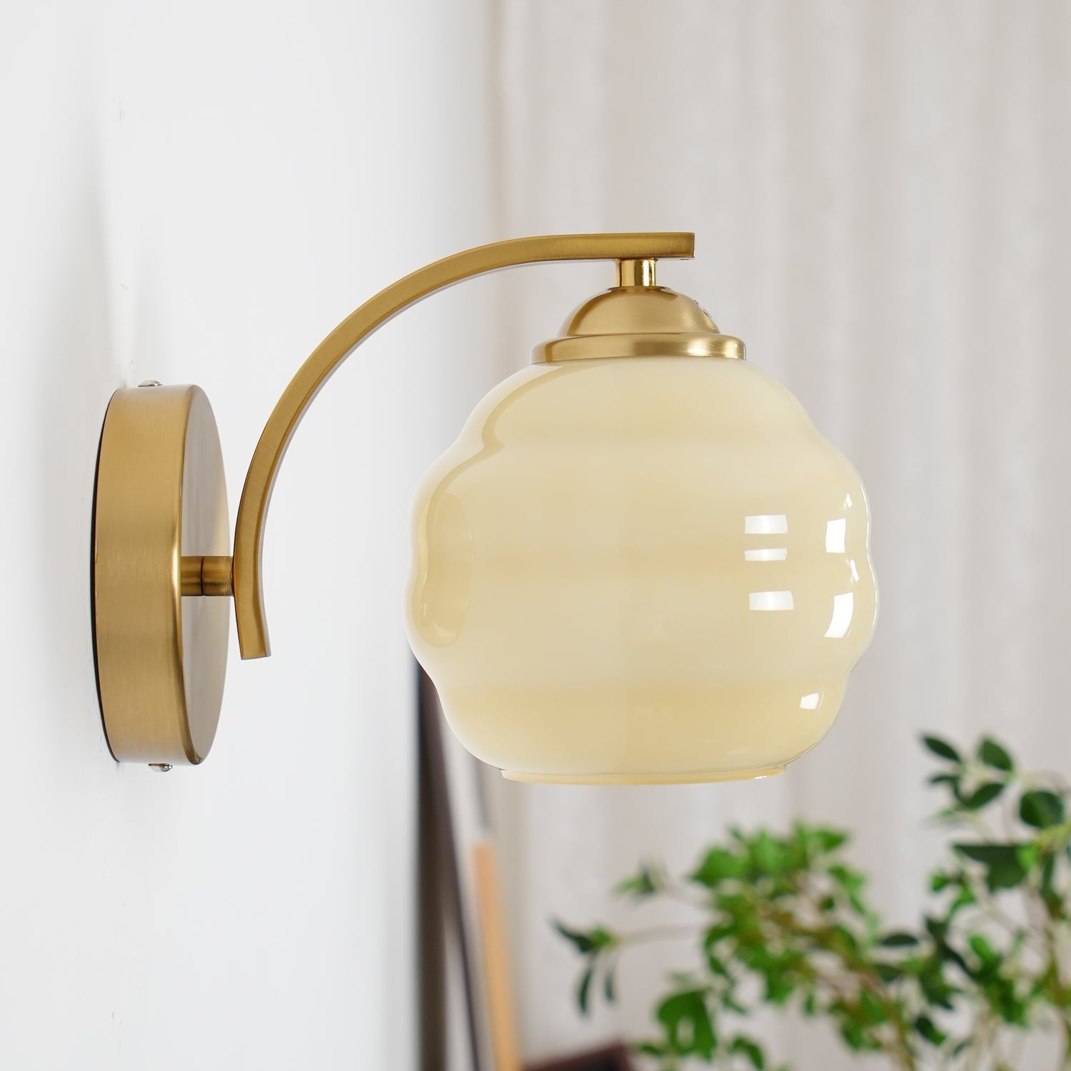 Art Deco Plug-in Wall Lamp-Homelova