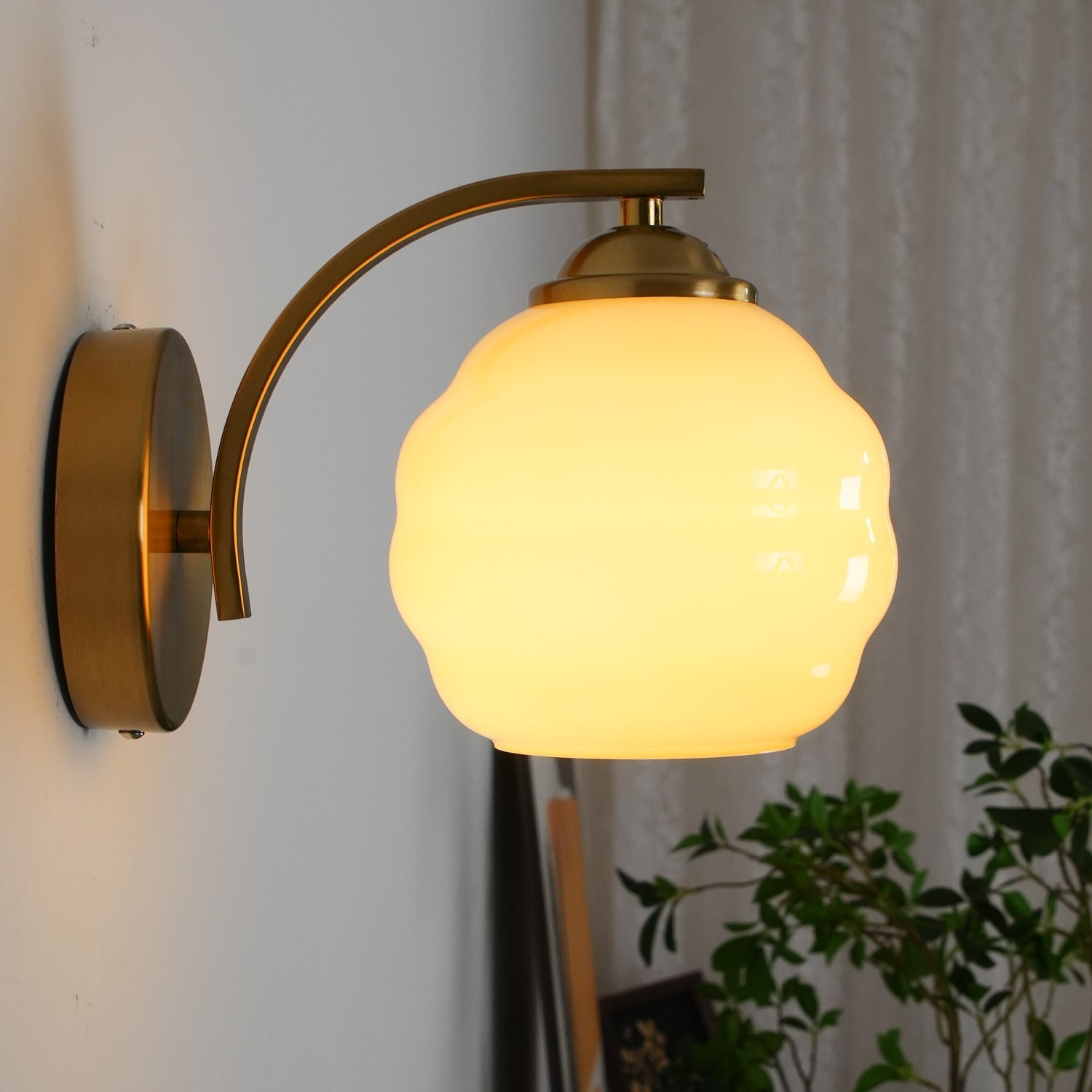 Art Deco Plug-in Wall Lamp-Homelova
