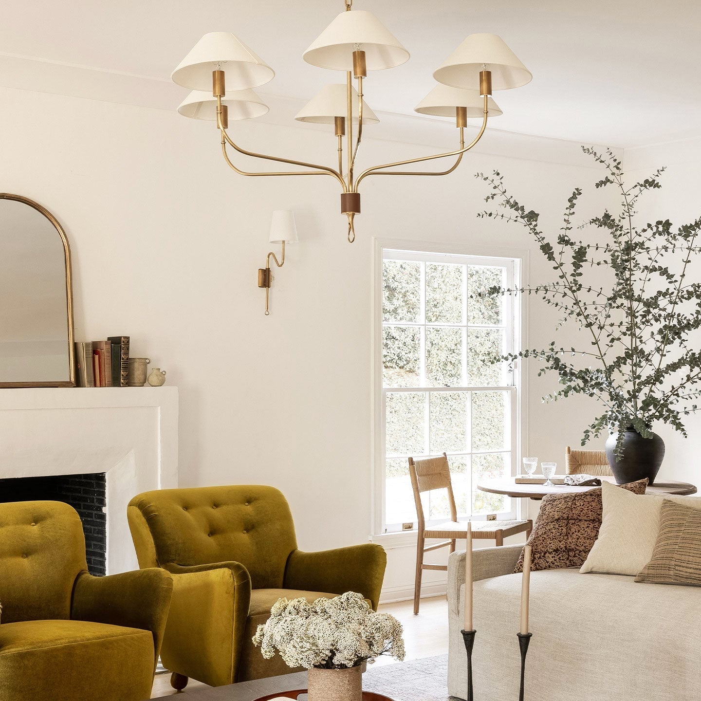 Griffin Staggered Tail Chandelier-Homelova