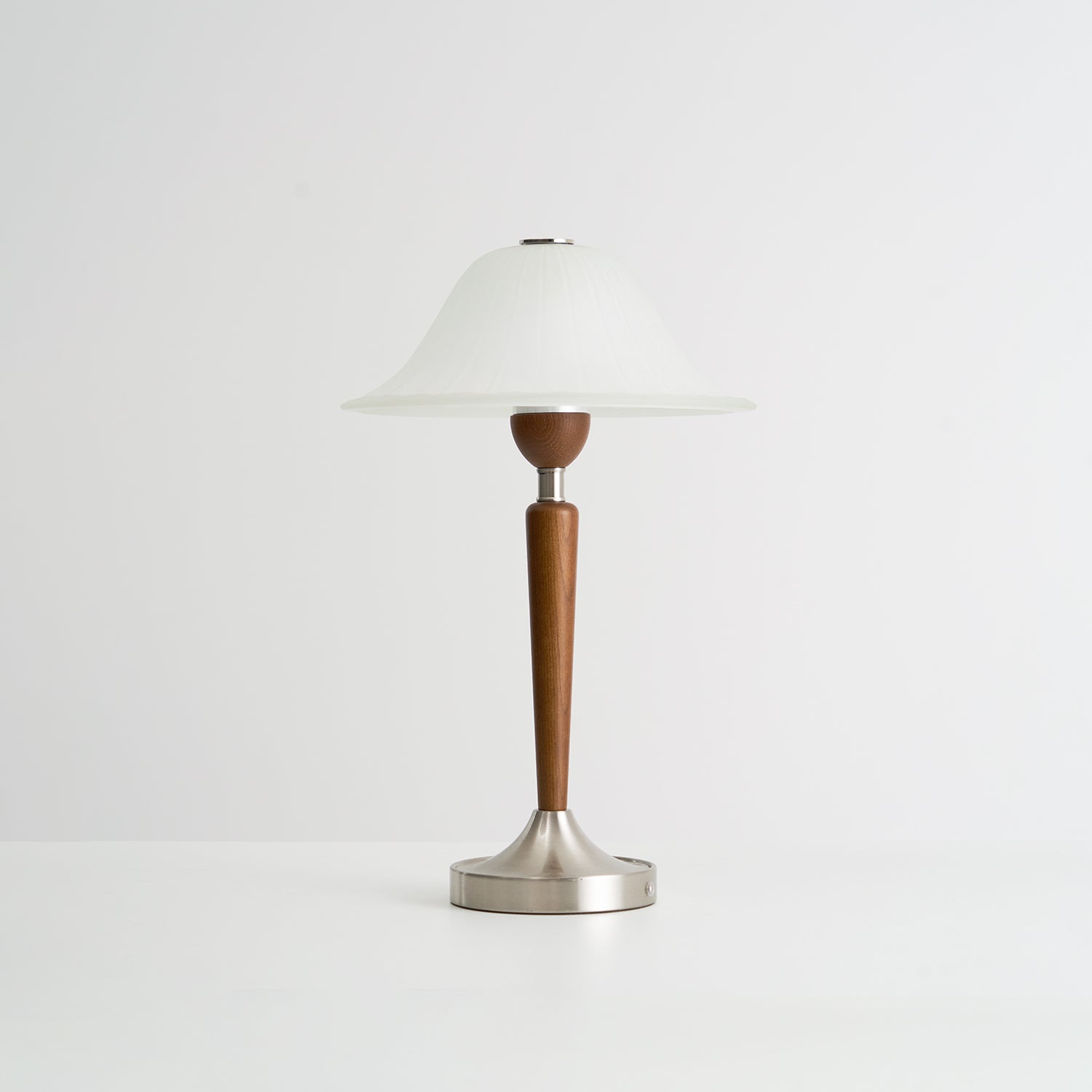 Winston Vintage Table Lamp-Homelova