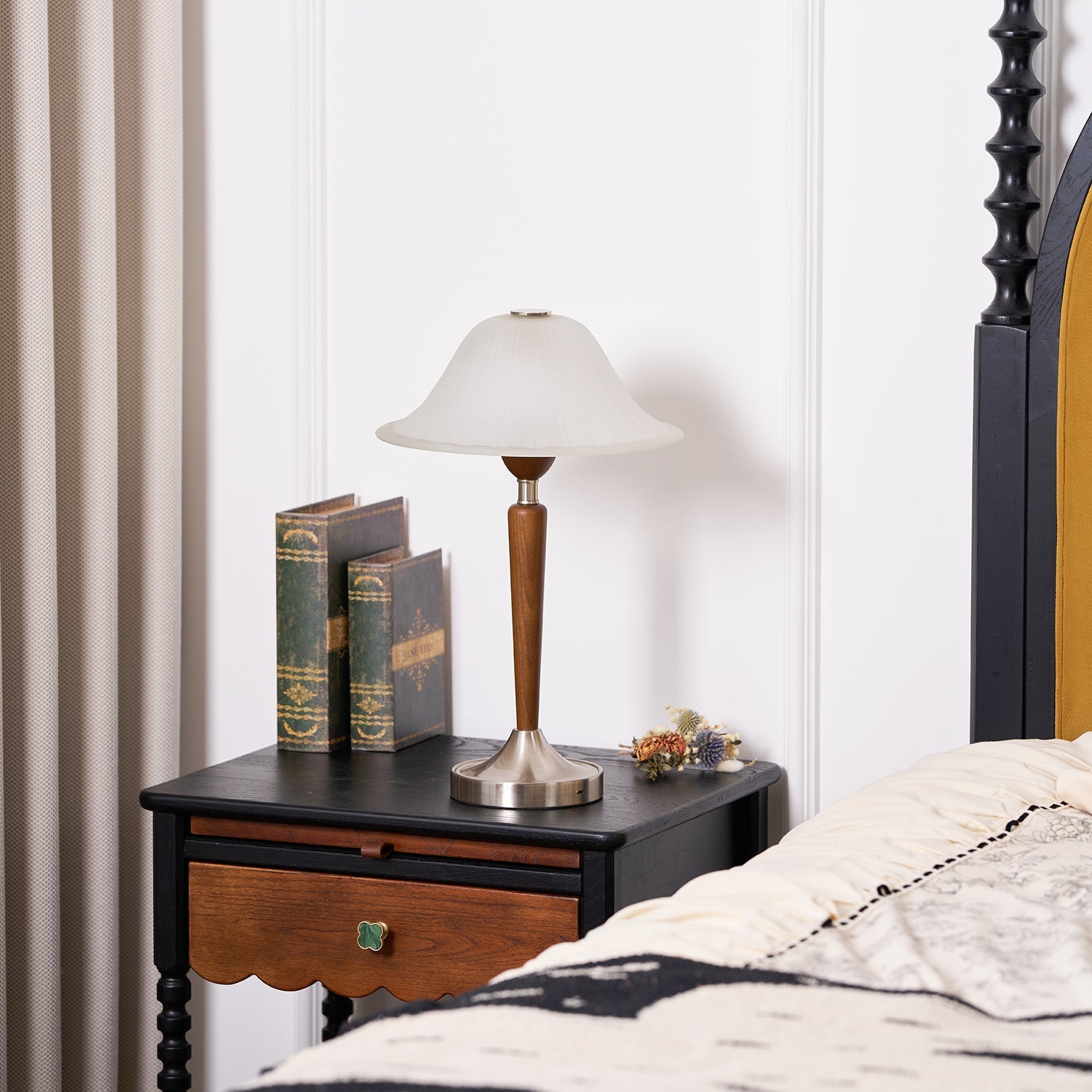 Winston Vintage Table Lamp-Homelova