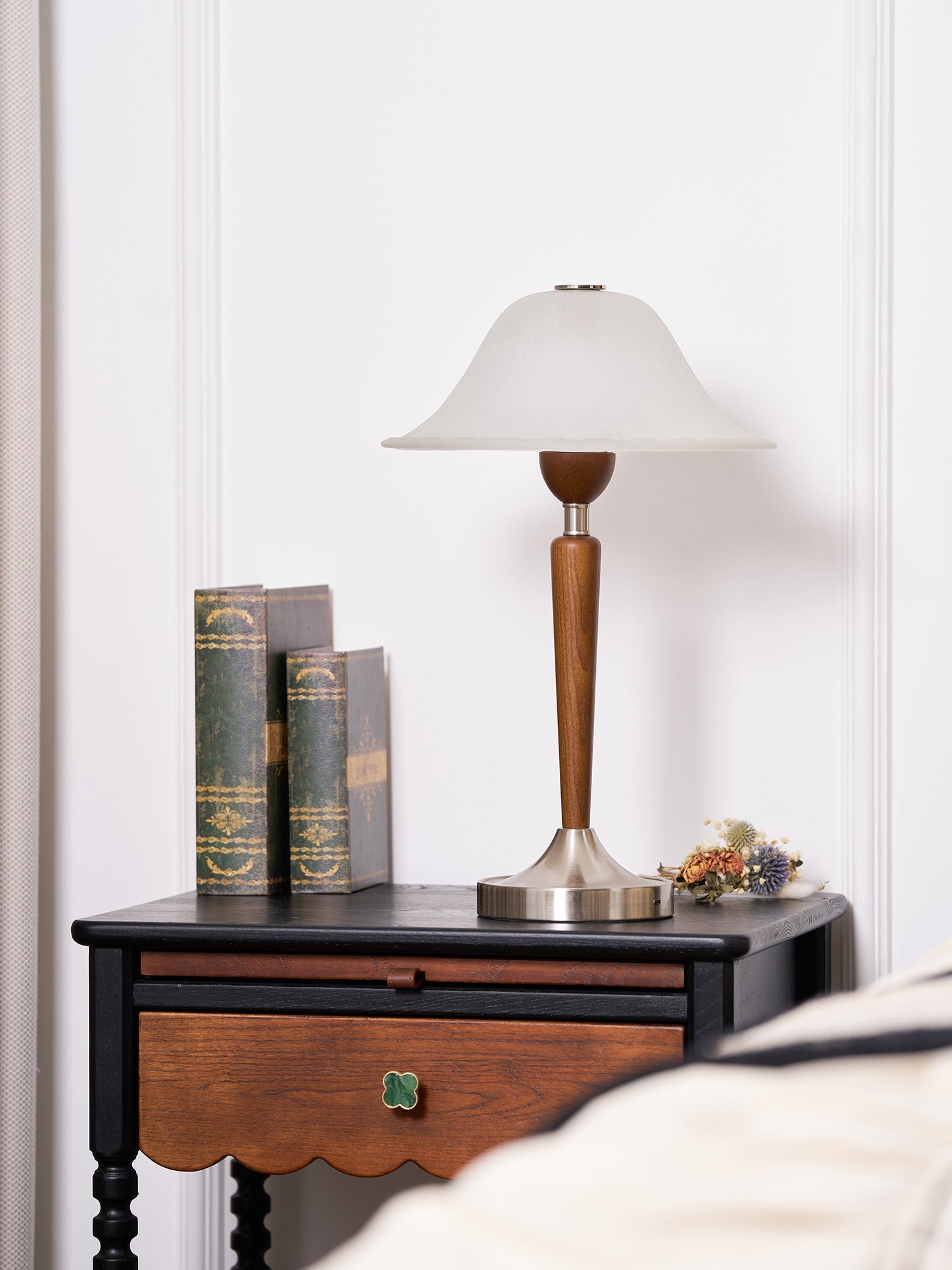 Winston Vintage Table Lamp-Homelova