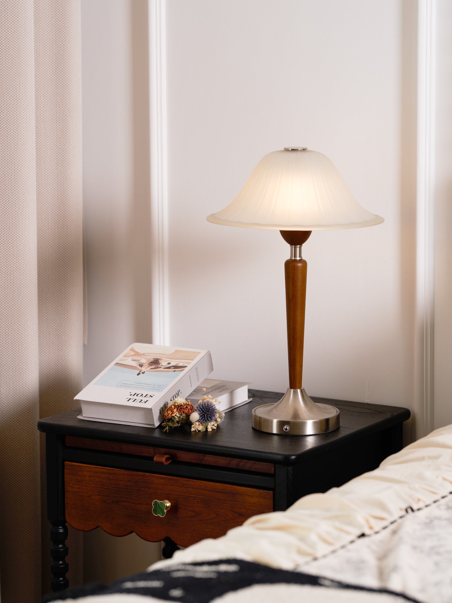 Winston Vintage Table Lamp-Homelova