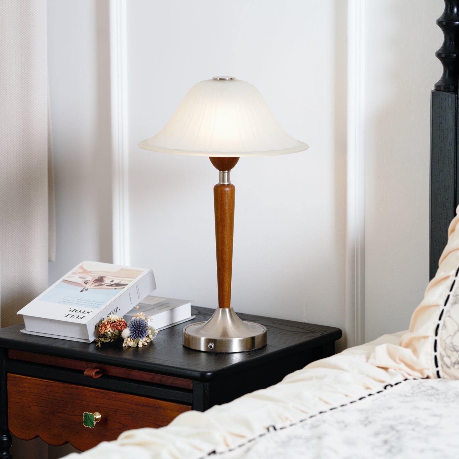 Winston Vintage Table Lamp-Homelova