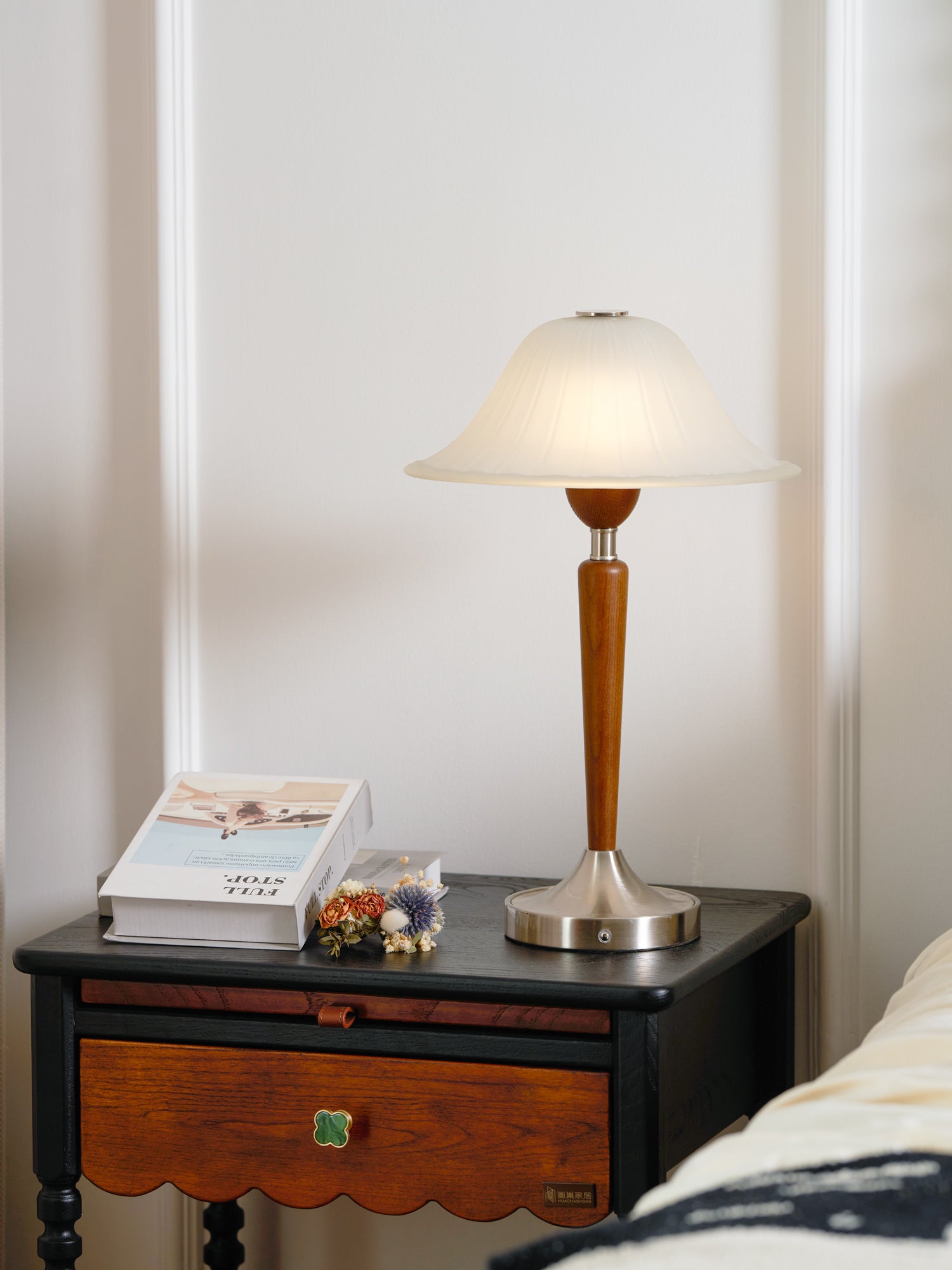 Winston Vintage Table Lamp-Homelova