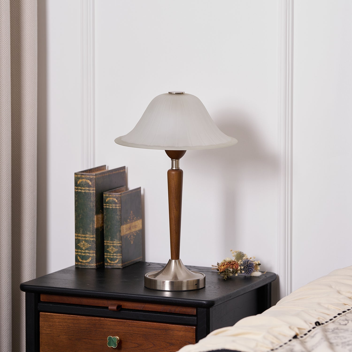 Winston Vintage Table Lamp-Homelova
