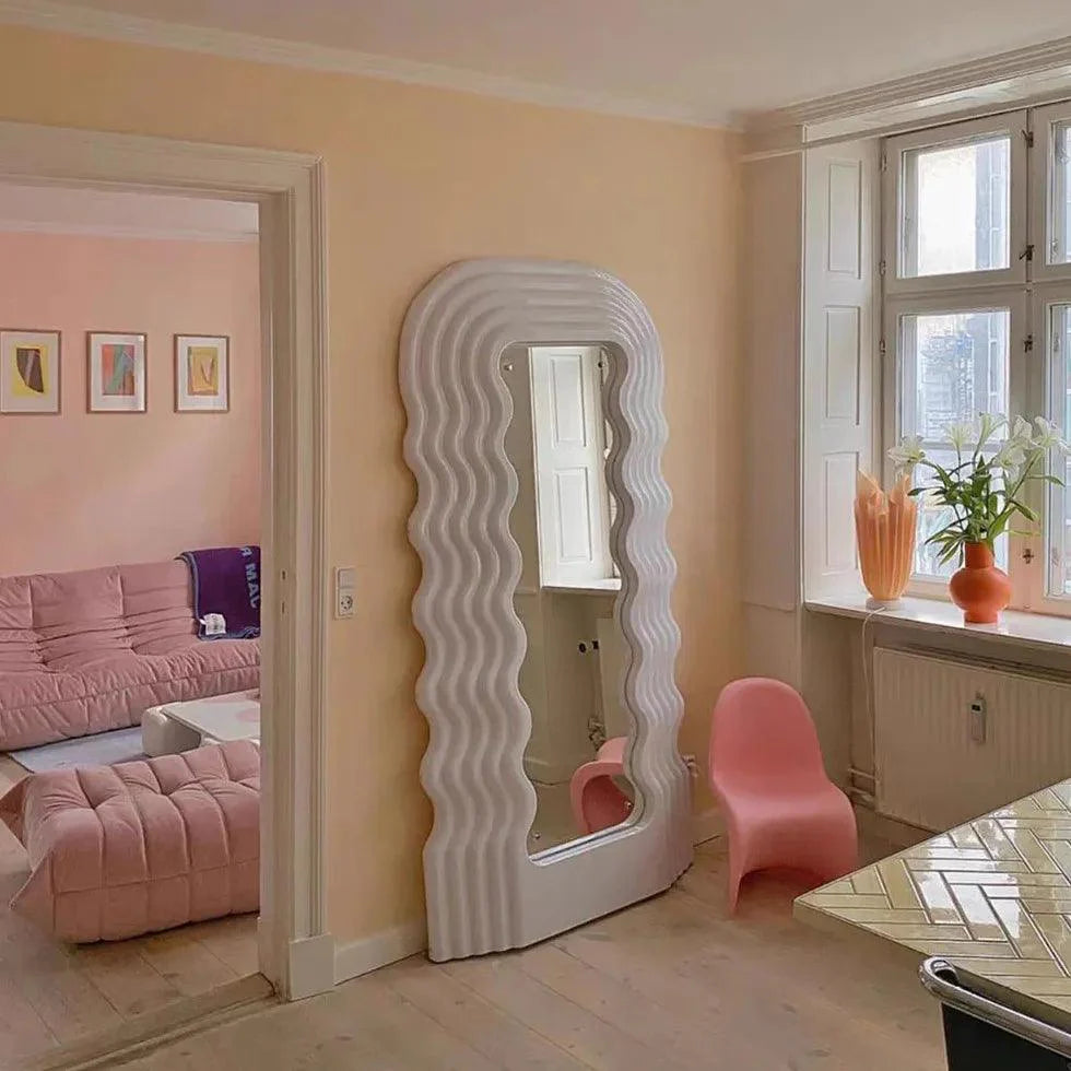 White Wavy Full-Length Mirror Floor Lamp-Homelova